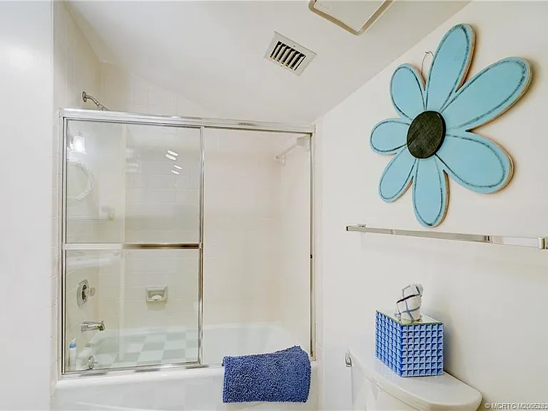 233 NE Edgewater Dr #201 — Photo 52