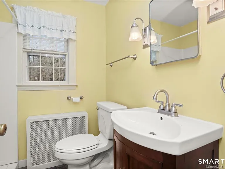501 Lambert Rd — Photo 16