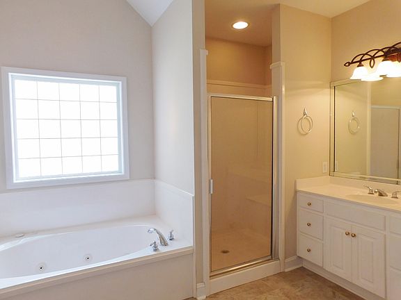 MASTER BATH-SEPARATE SHOWER
