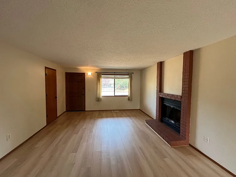 6636 SE Reedway St — Photo 3