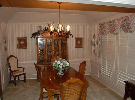 3rd image of 2565 Honeysuckle Dr