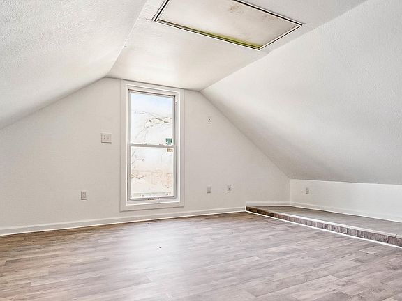 4th image of 511 4th St