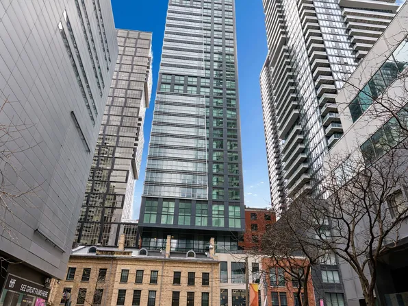 327 King St W, Toronto, ON