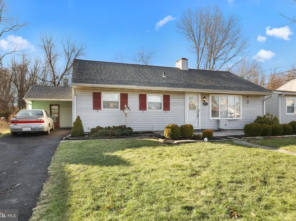 215 Collingswood Rd, Fairless Hills, PA 19030