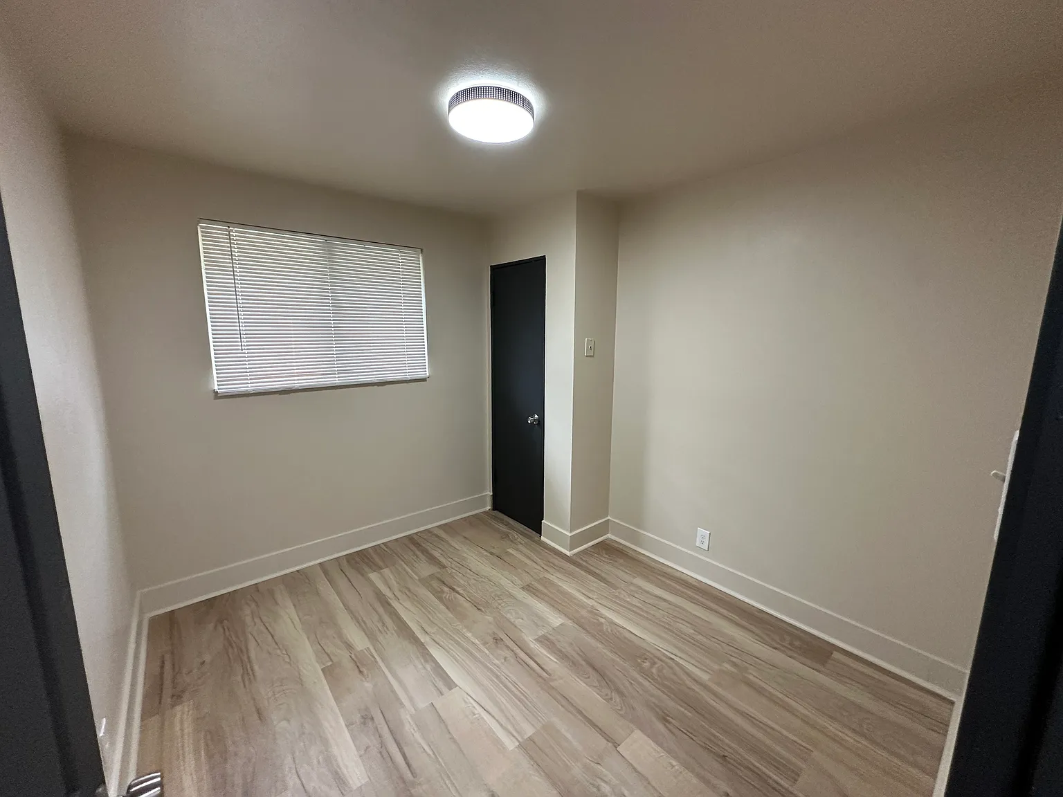 3 bed, 912 sqft, $1,500 — Photo 3