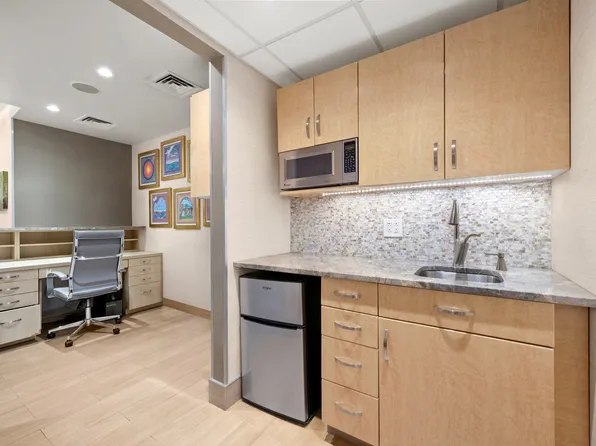 121 East 60th Street image 4 of 11