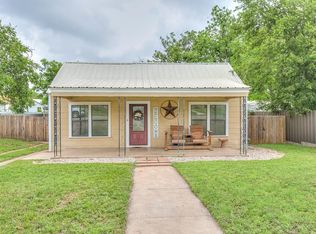 302 N 12th St, Ballinger, TX 76821