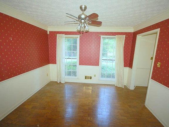 5th image of 3330 Woodsfield Dr NE