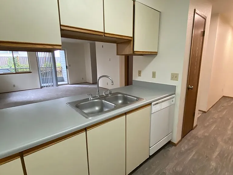 812 NE 42nd St — Photo 59