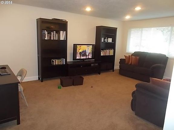 5th image of 6735 SE Madrona Dr
