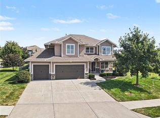 1922 NE Bluestone Dr, Lees Summit, MO 64064