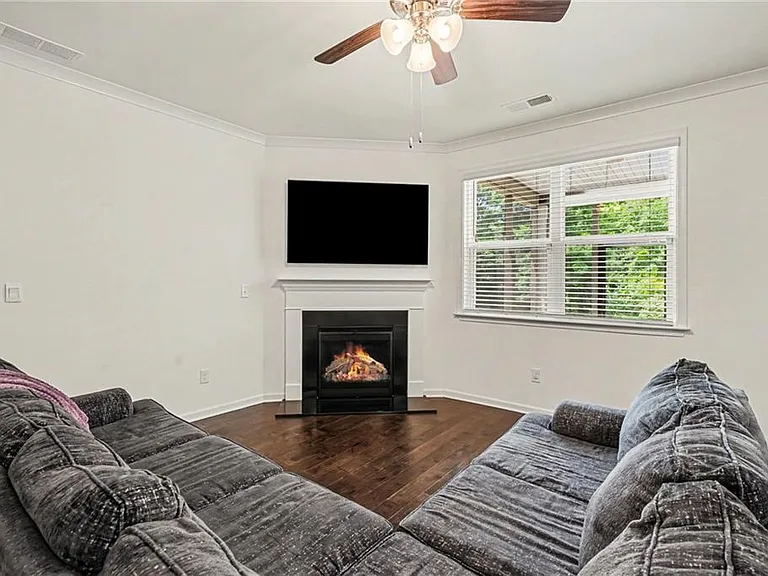 639 Blue Juniper Cir — Photo 2
