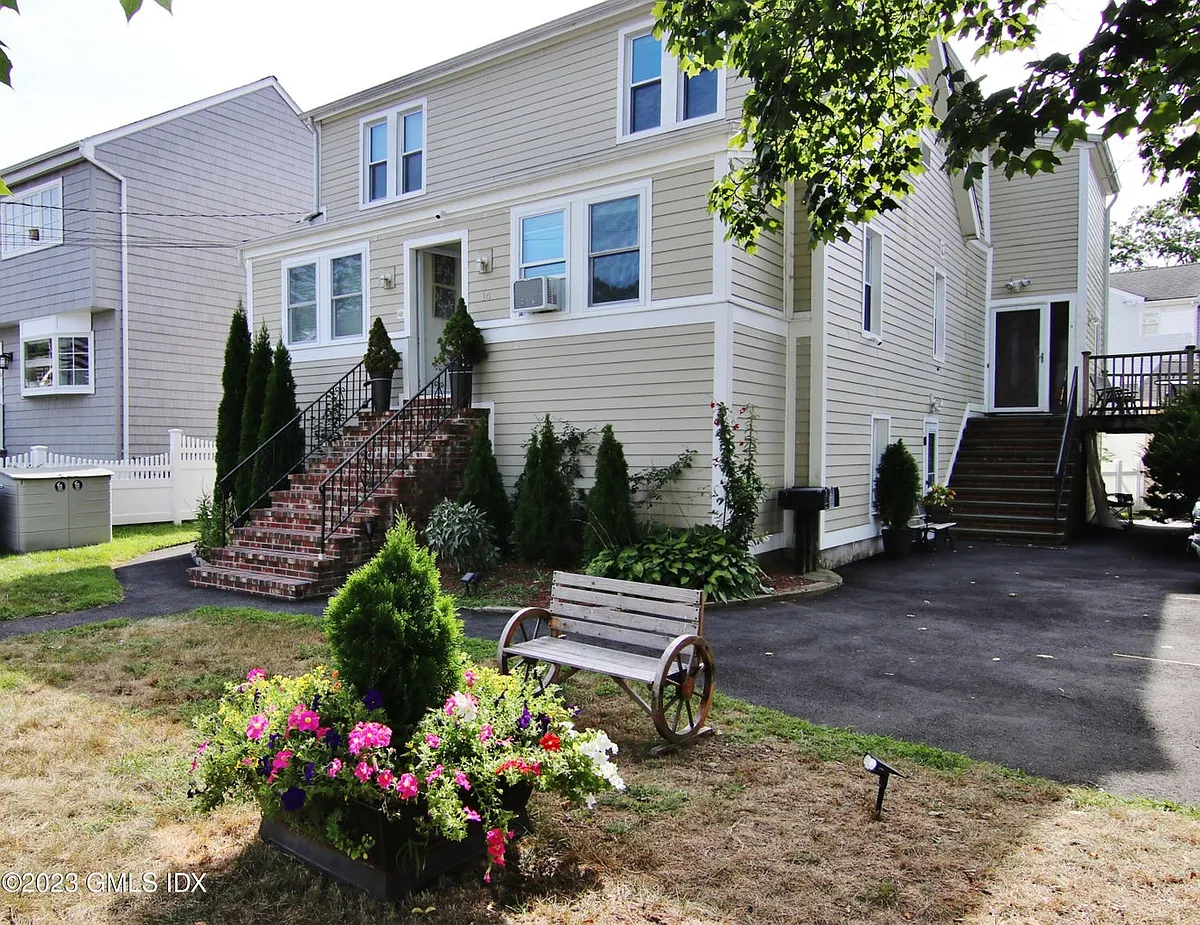 Building Photo - 14 Cos Cob Ave #2