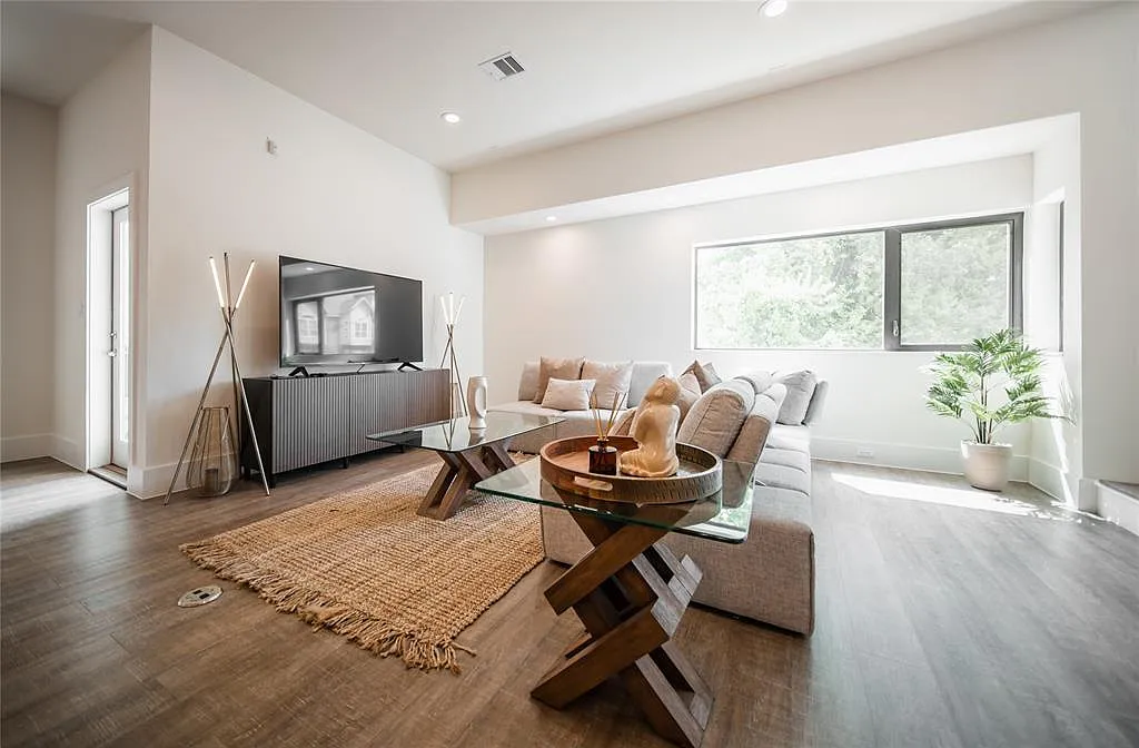 3 bed, 3.5 bath, 2052 sqft, $2,900 — Photo 1