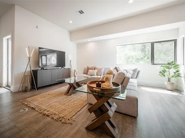 2212 Francis St, Houston, TX 77004