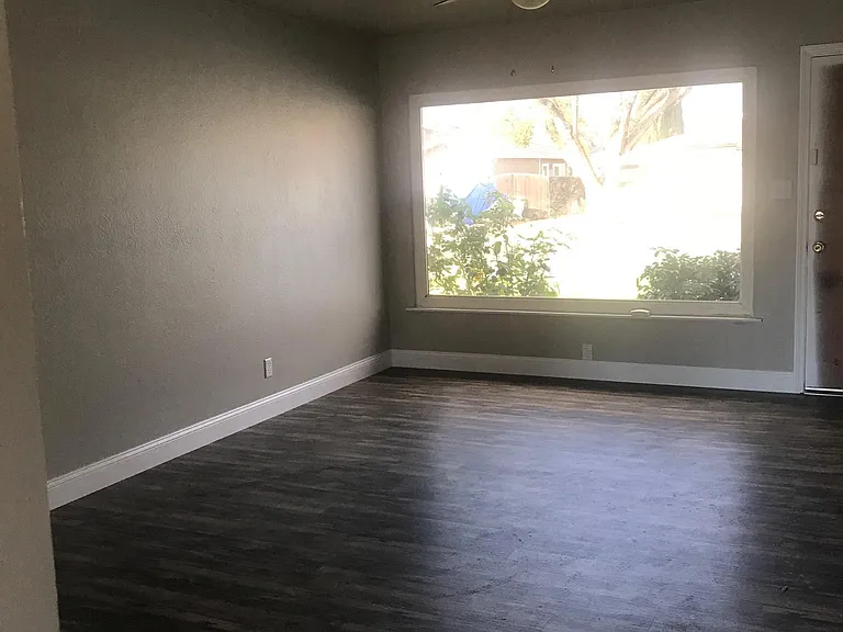 502 W Beverly Dr — Photo 2