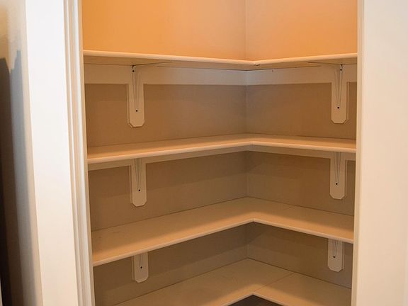 Walk-in Pantry