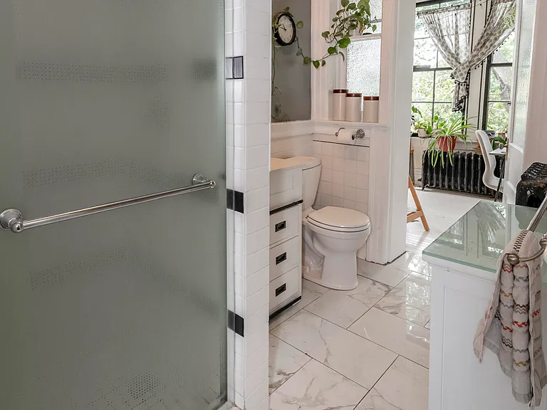 25 Hampton Ct #7 — Photo 40