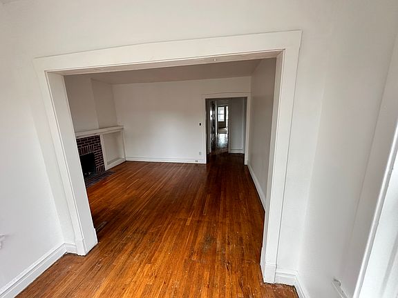 5th image of 4908 N Rockwell St