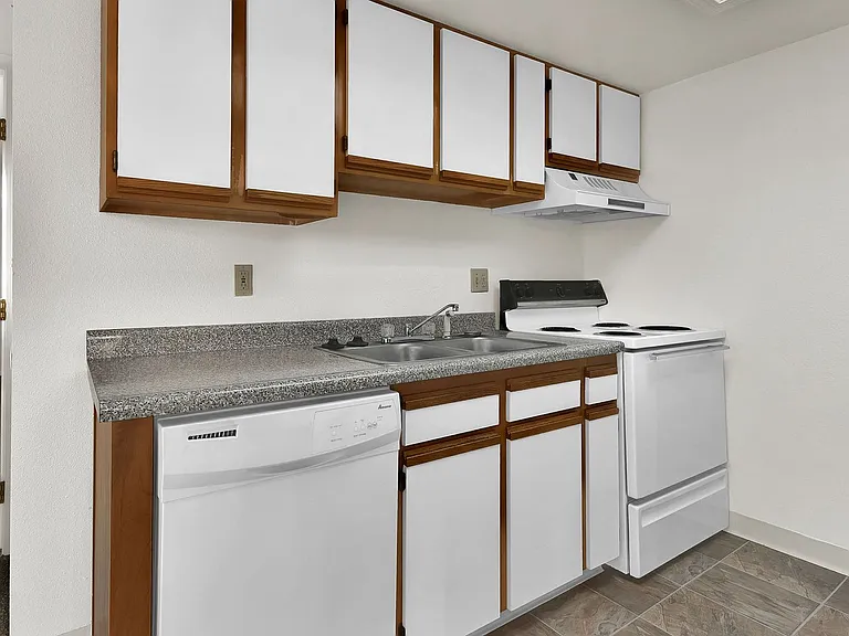 Hilton Street Apartments — Photo 35