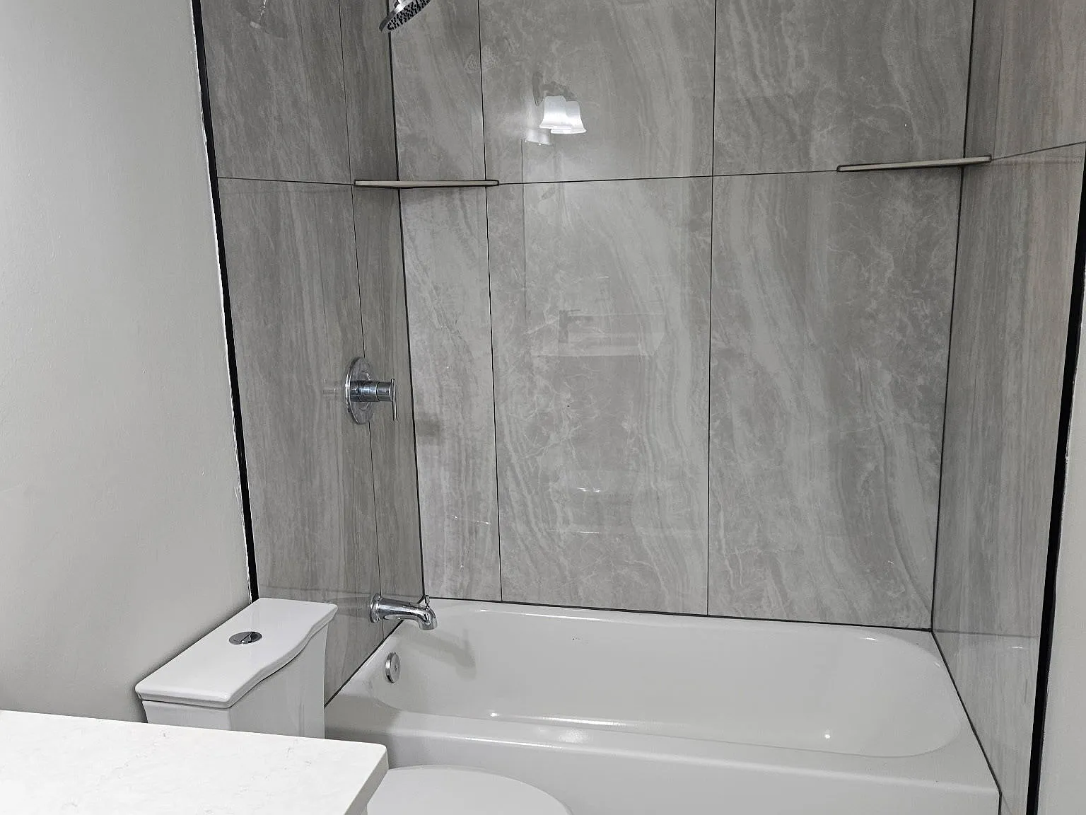 2 bed, 2.0 bath, 2438 sqft, $1,800 — Photo 4