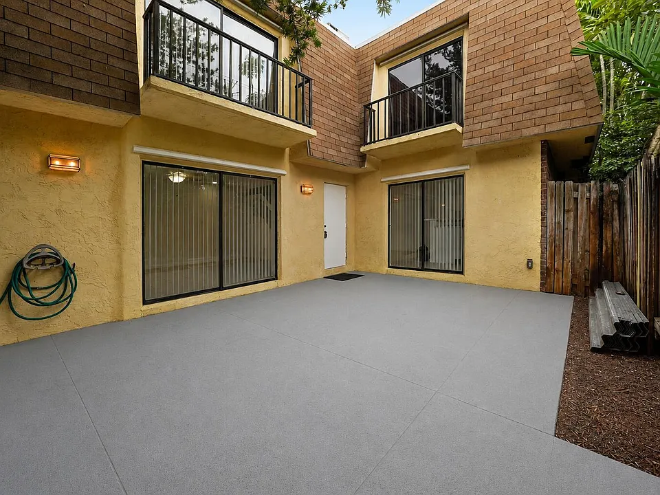 237 Alemeda Dr #3