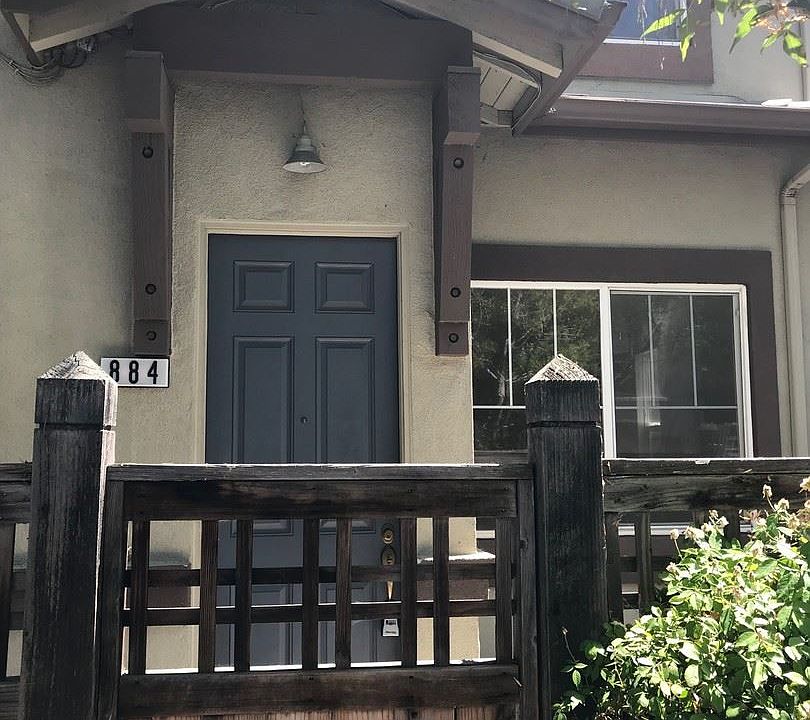 1st image of 884 Towne Dr