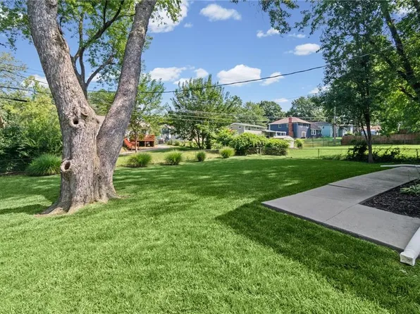 1108 NE 52nd Ter, Kansas City, MO 64118