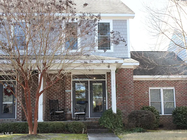 254 E Delaware Ave — Photo 1