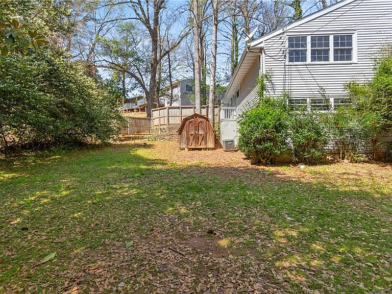 2866 Highland Dr SE — Photo 30