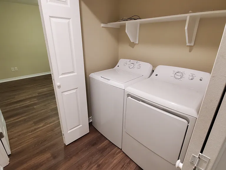 1604 Medina Dr — Photo 12