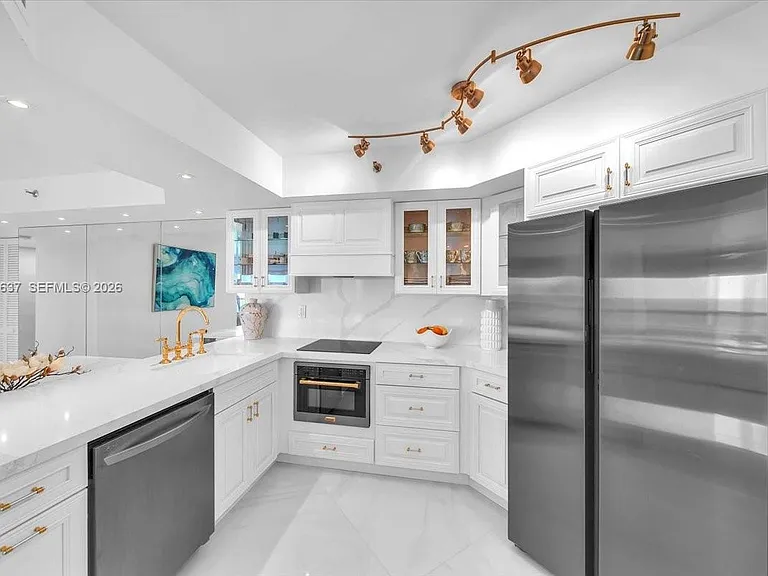 6767 Collins Ave #1110 — Photo 12