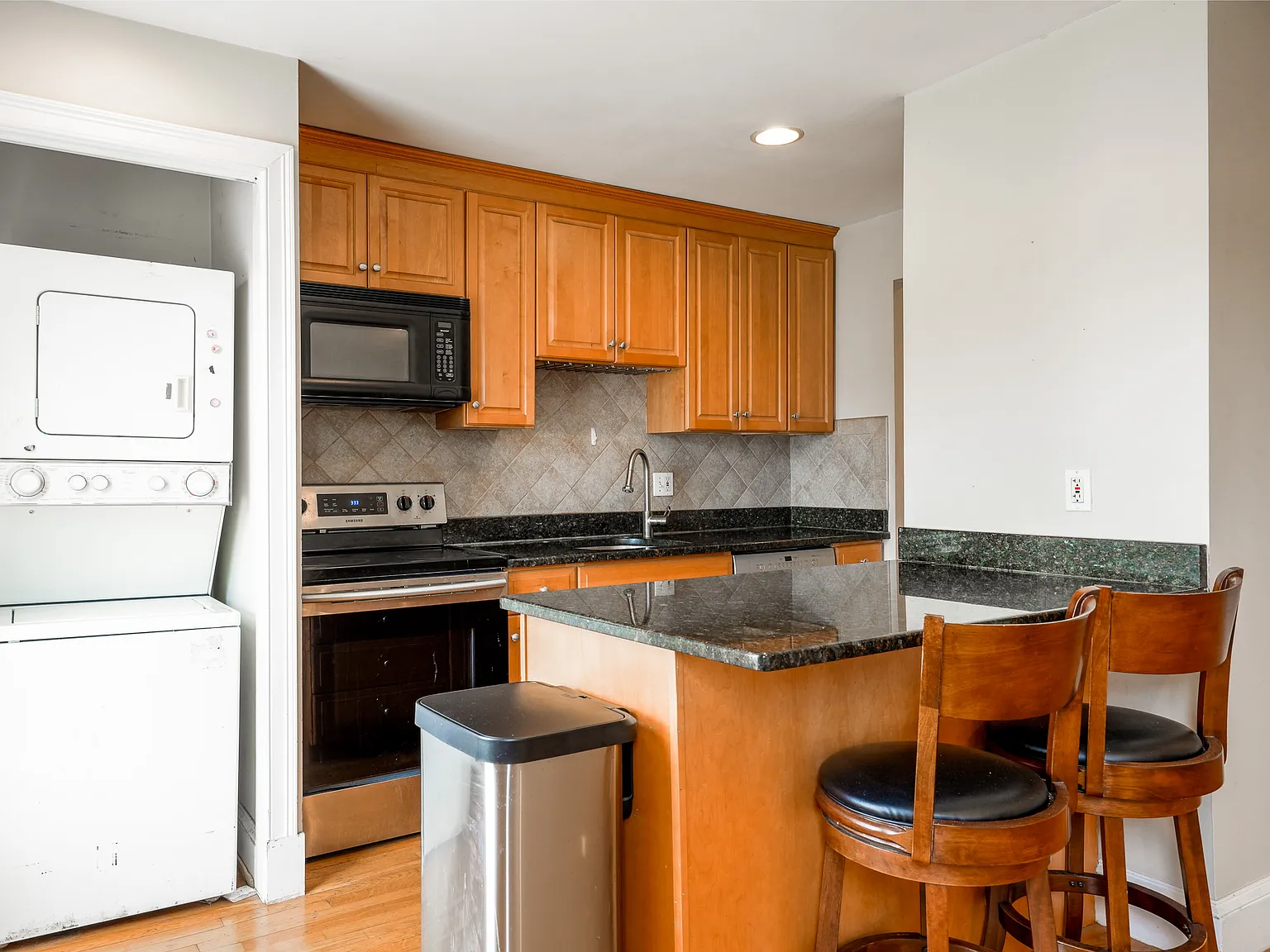 2 bed, 900 sqft, $3,195 — Photo 4