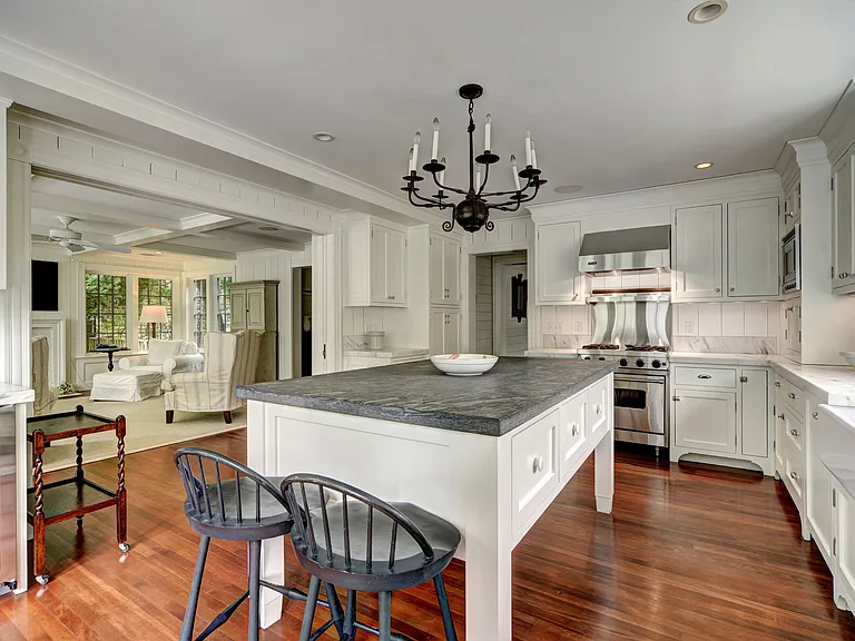 31 Meetinghouse Ln — Photo 8