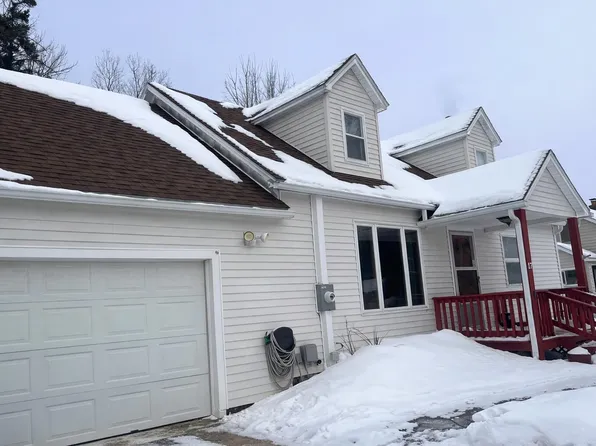 17 Hammond St, Dannemora, NY 12929
