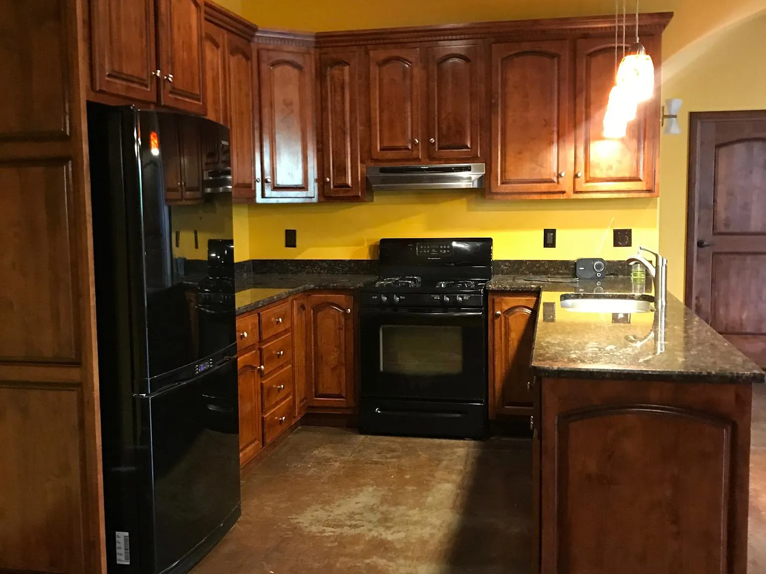 2 bed, 2400 sqft, $2,100 — Photo 4