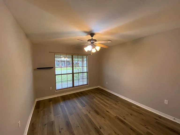 1810 Twin Pine Blvd — Photo 39