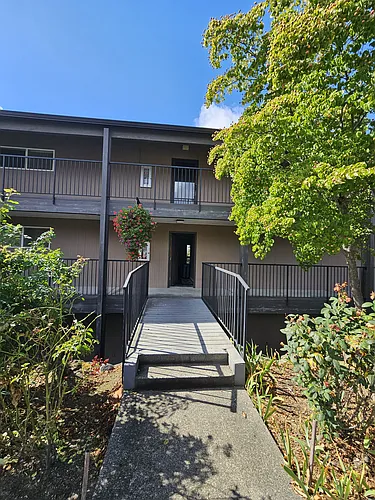 1425 S Puget Dr Photo 1
