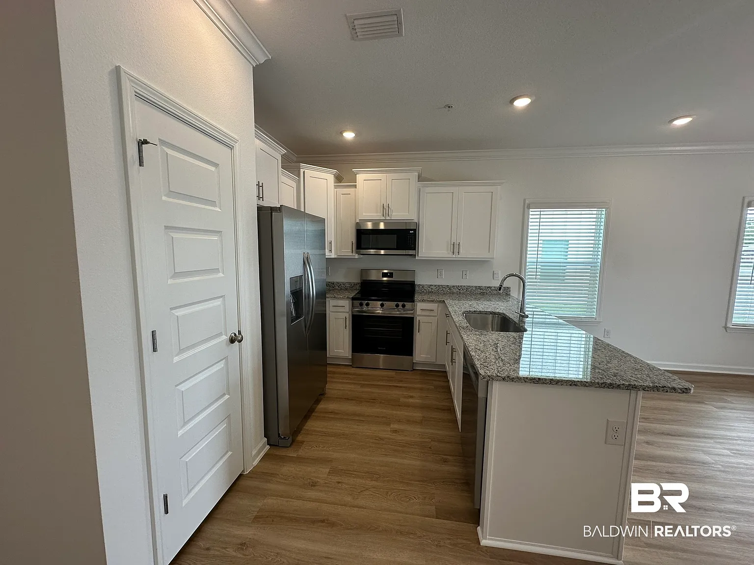 3 bed, 2.5 bath, 1437 sqft, $2,300 — Photo 4