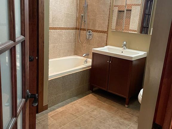 5th image of 835-843 W Barry Ave #849-2A