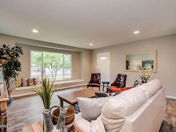 3rd image of 8302 E COLUMBUS Avenue