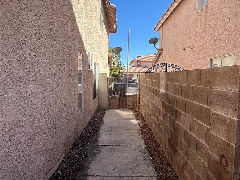 2836 Via Florentine St — Photo 36