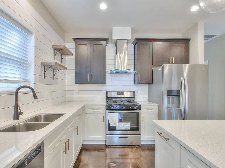 921 Spain Ave — Photo 3