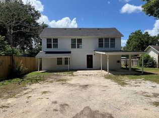 610 W Division St, Edna, TX 77957