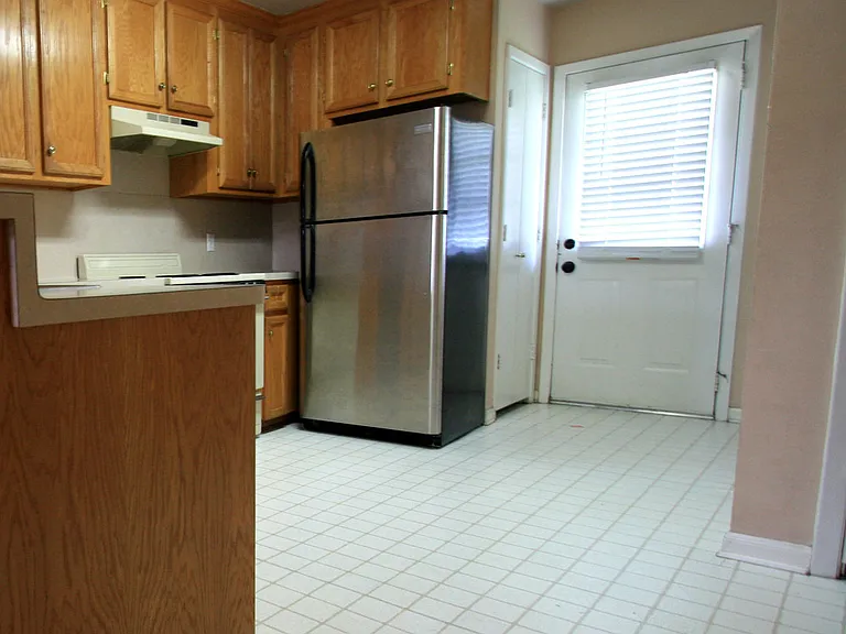 901 Camellia Ct #A-B — Photo 8