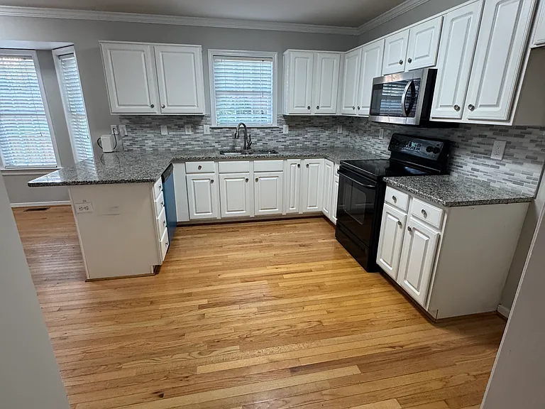 1902 Cornell Ave — Photo 8