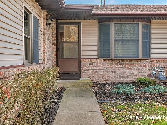2nd image of 2104 Jo Dean Ct NE