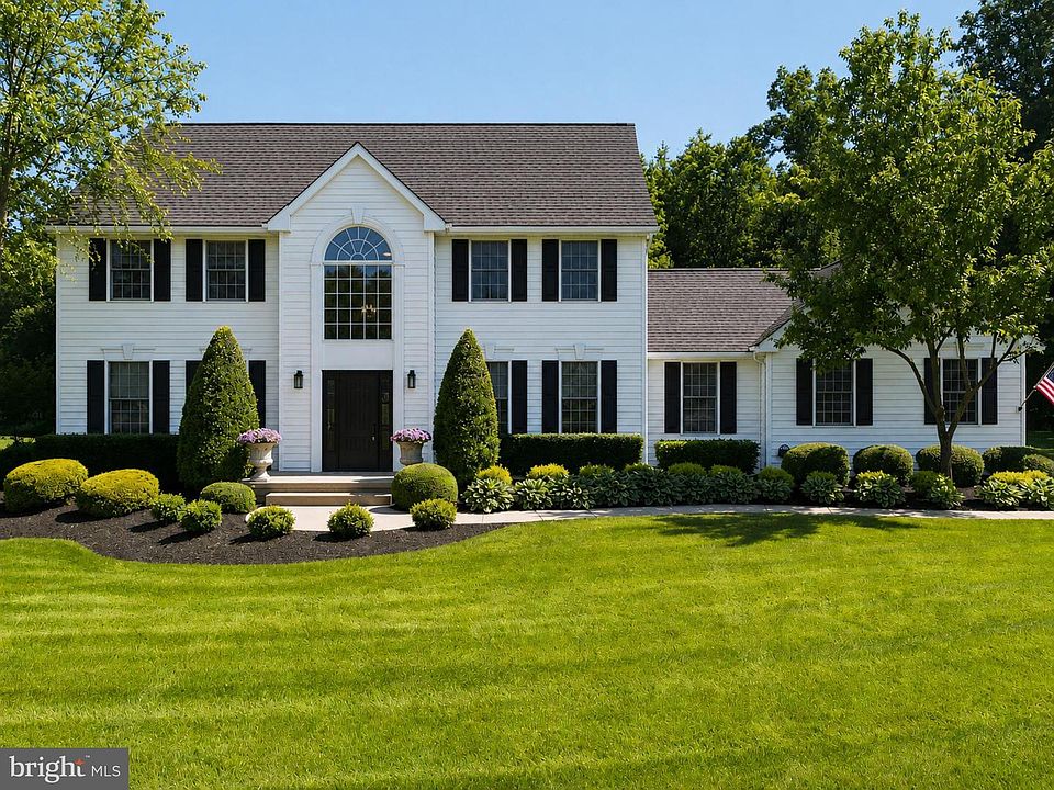 1st image of 203 W Union Dr