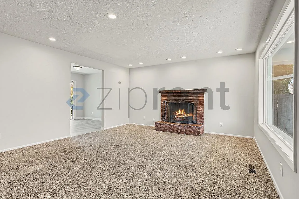 4 bed, 1400 sqft, $2,250 — Photo 3