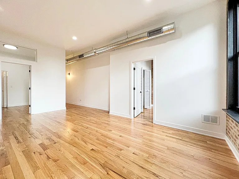 309 W Chicago Ave #301 — Photo 12